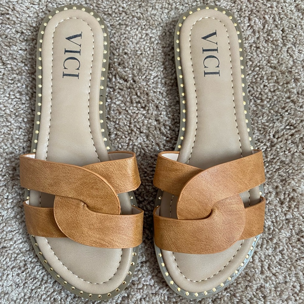 Vici Brianne Twisted Faux Leather Sandals-tan 7